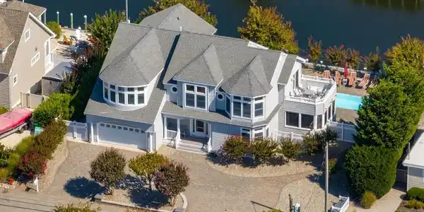 215 NAUTILUS DRIVE