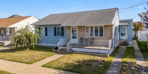 107 HOLLYWOOD AVENUE