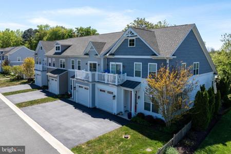 4 BLUEFIN COURT