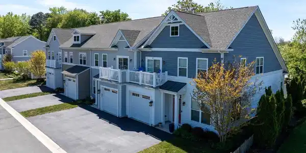 4 BLUEFIN COURT