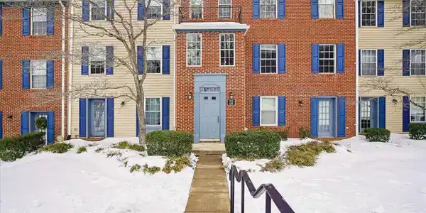 656 NEWBRIDGE COURT
