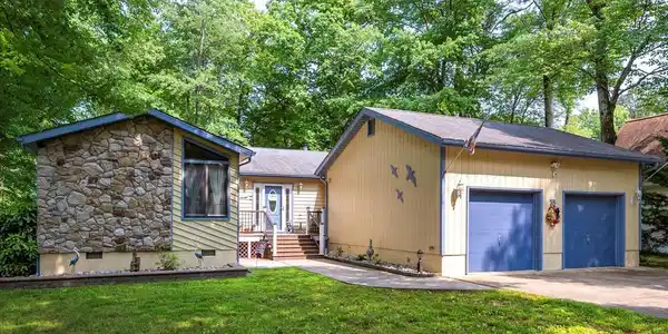 35 GREENWOOD LANE