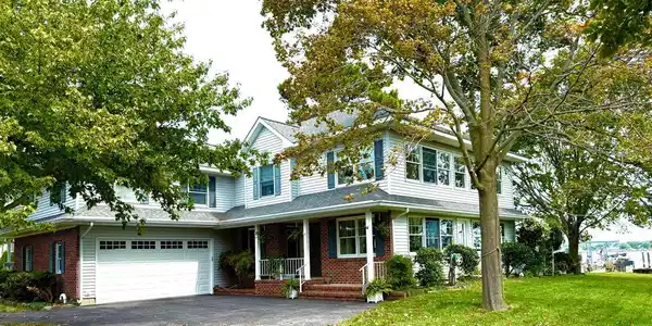 902 LONG POINT ROAD