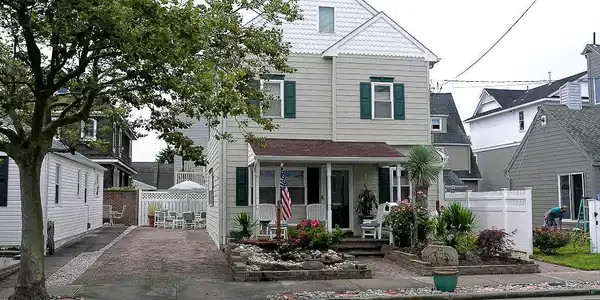 32 MANOR AVENUE