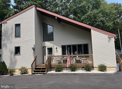 10 CATALPA LANE