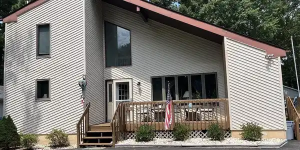 10 CATALPA LANE