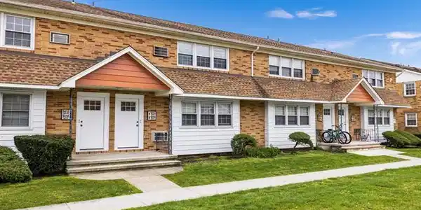 5416 SUFFOLK COURT
