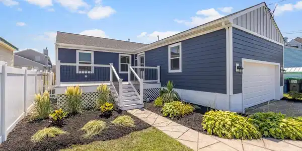4 TRAVERS PLACE