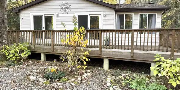 16 HICKORY WAY