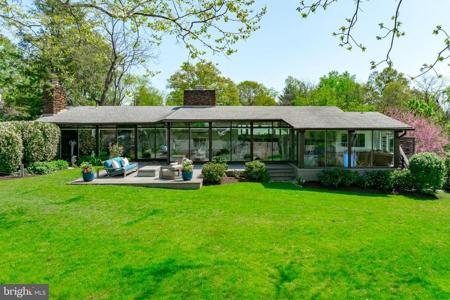 1924 THOMAS DRIVE