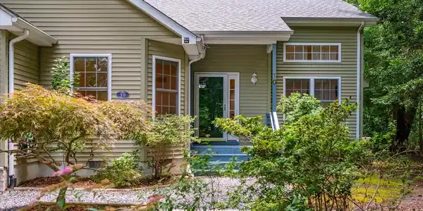 10 LAUREL TRAIL
