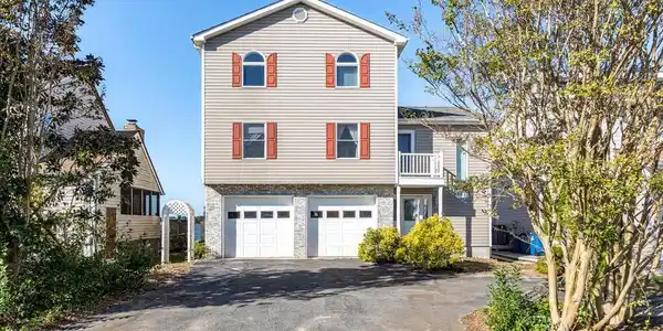 19 HARBORVIEW DRIVE