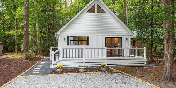 14 HICKORY WAY