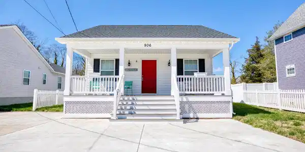 906 BAY SHORE