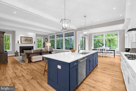 282A NORTH DR
