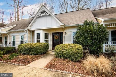 992 RIVERSEDGE CIRCLE