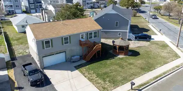 2 FRANKLIN PLACE