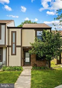 60 HELMSMAN COURT