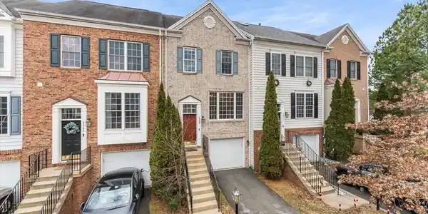 2509 OAK TREE LANE