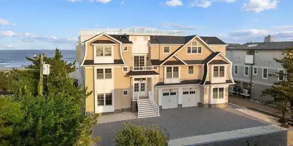 1027C LONG BEACH