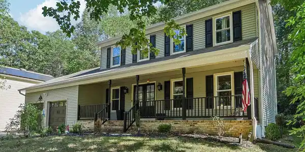 1123 COLUMBUS DRIVE