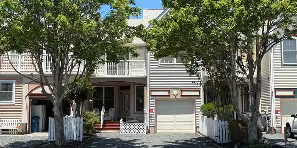 843 YACHT CLUB DRIVE