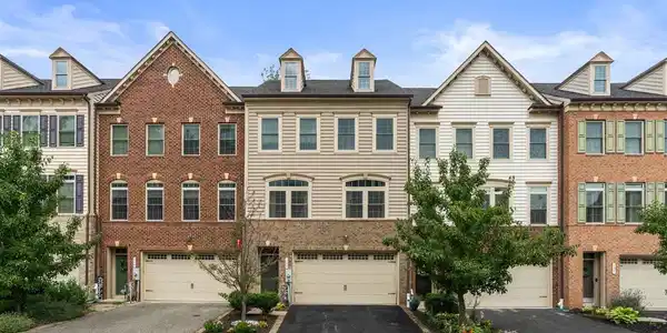 148 MERRIMACK WAY