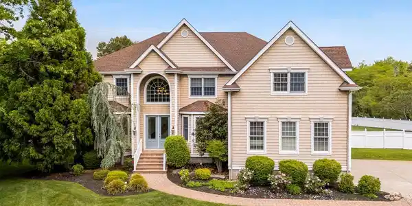 27 SAND CASTLE DRIVE