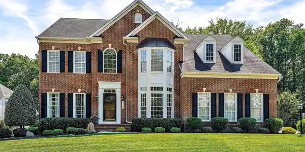 1124 OAK TREE DRIVE