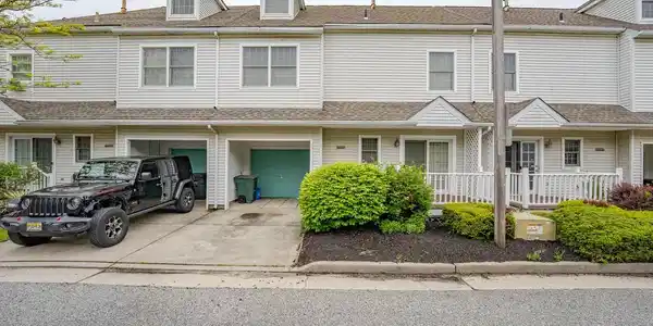 19 CLIPPER COURT