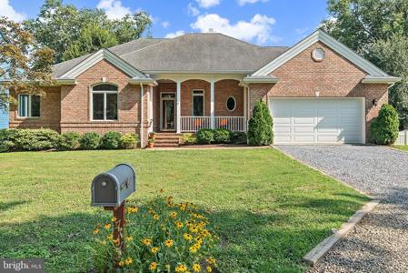 715 DOGWOOD LANE