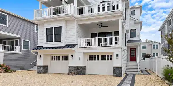 17 HARDING AVE.