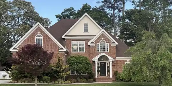 125 BUCKINGHAM DRIVE