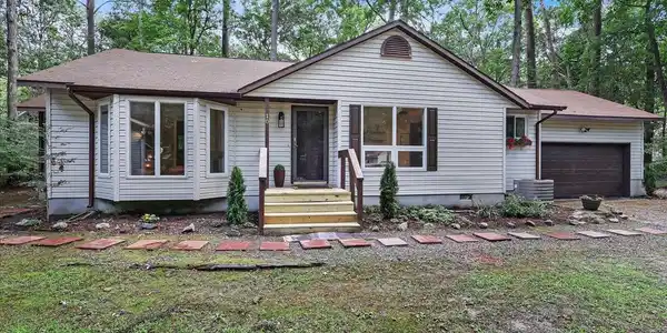 10 STONEMEADOW COURT