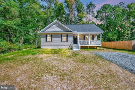 405 CEDAR LN