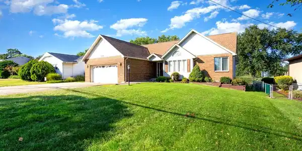 7252 MEADOW LANE