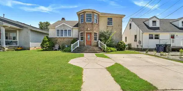 1308 VARDON CIRCLE