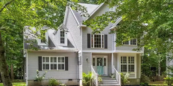 7 BURR HILL DRIVE