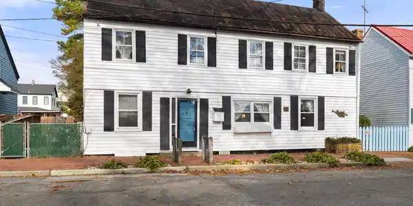 6 DELAWARE STREET