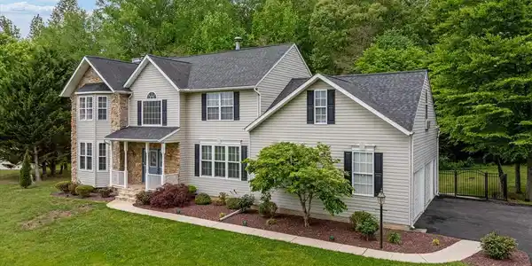 1702 BEARDS CREEK COURT