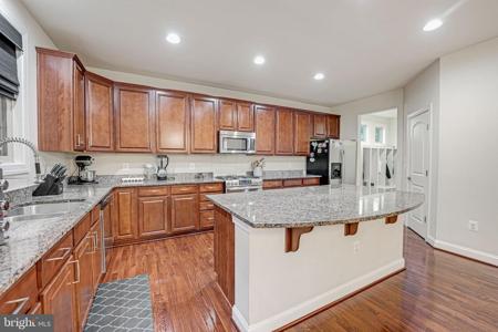 2216 TURNBUCKLE LANE
