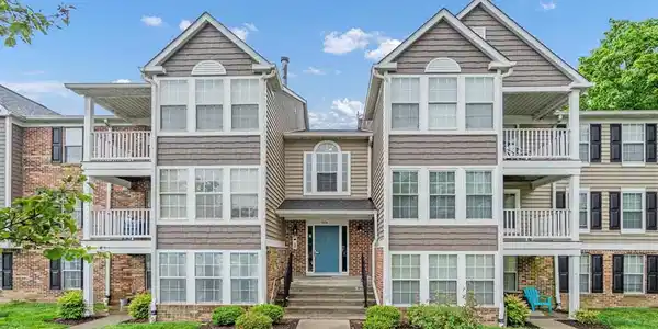 904 SWALLOW CREST COURT