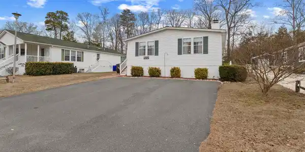 33232 LAKESHORE CIRCLE