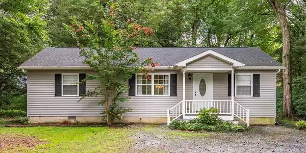 9 LAUREL TRAIL