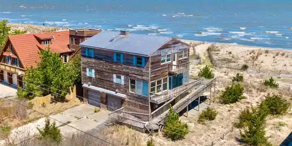 2810 BAY SHORE DRIVE