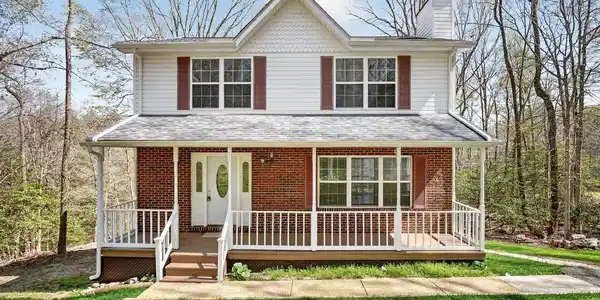513 BRIDLE COURT