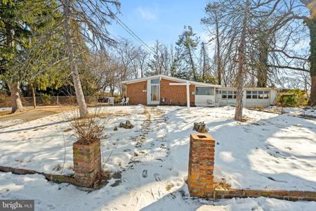 201 GLOUCESTER DRIVE