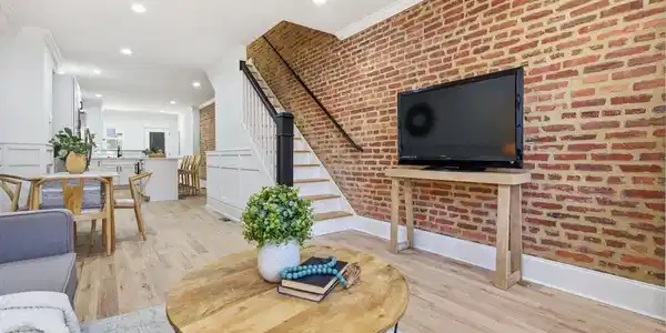 808 HIGHLAND AVENUE