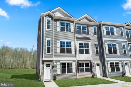 758 BUR OAK COURT