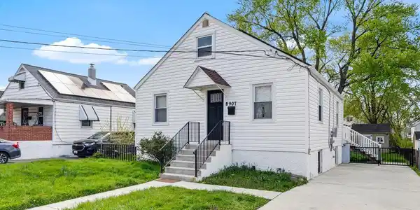 907 MARTIN ROAD